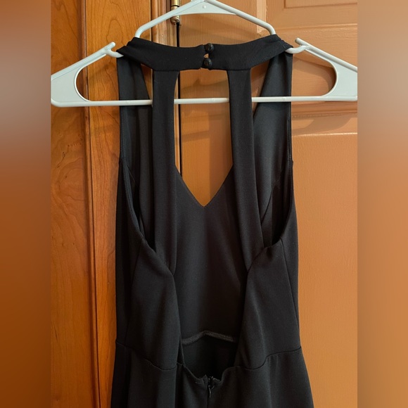 Soprano Black Open Back V-Neck Dress - Picture 3 of 4